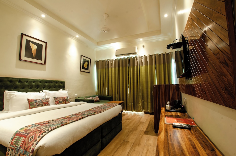 Jullundur Hotel 9/49