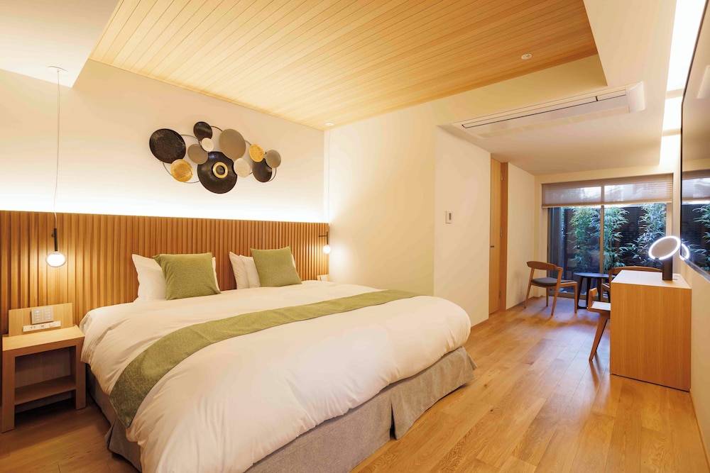 SUPERIOR, KING BED, SAUNA
