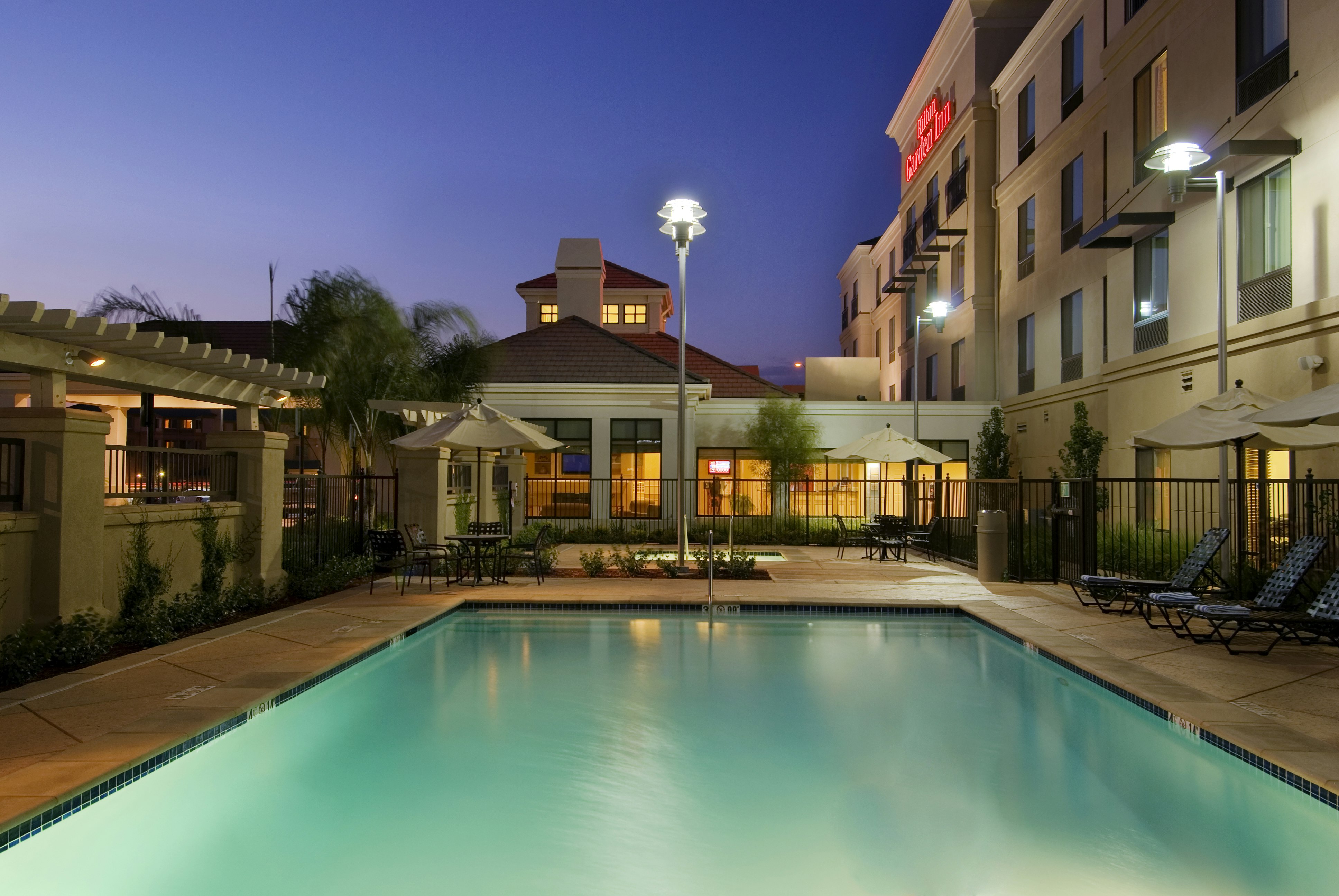 HILTON GARDEN INN SACRAMENTO ELK GROVE 50/51