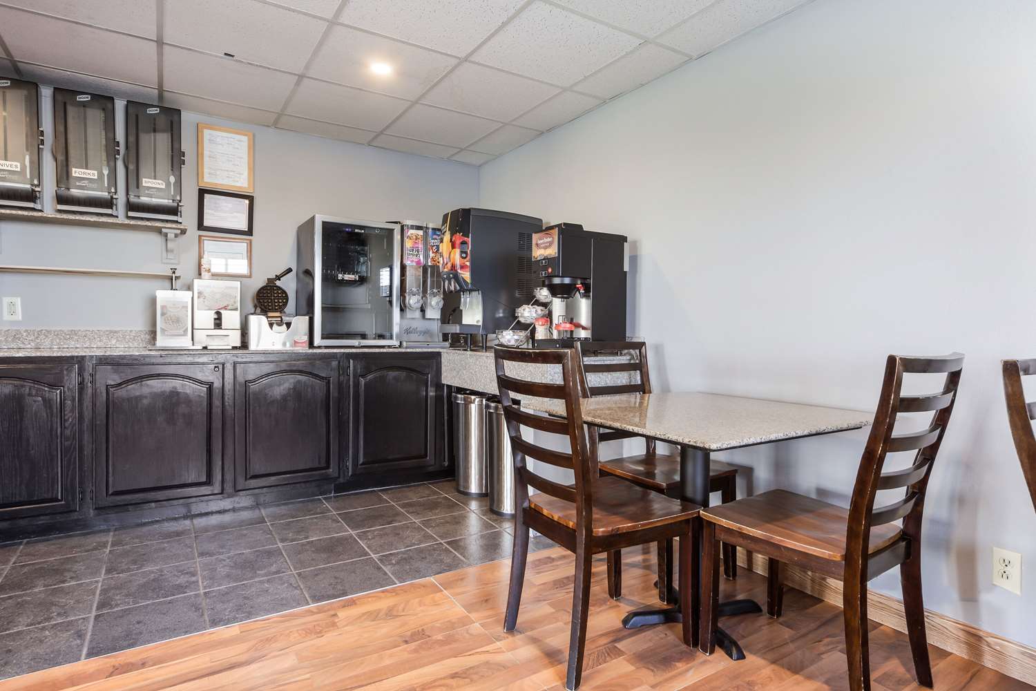 Rodeway Inn Lincoln West - University Area NE 22/42