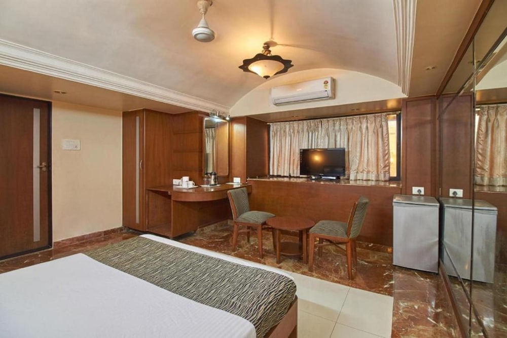 Hotel Yogi Broadway 11/21