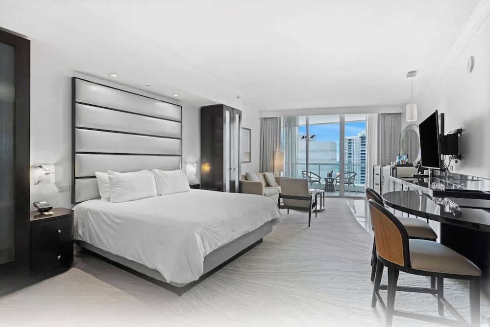 Junior Suite, Studio, King Bed, Bay View, Sofa