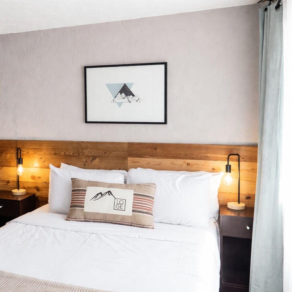 room, multiple beds