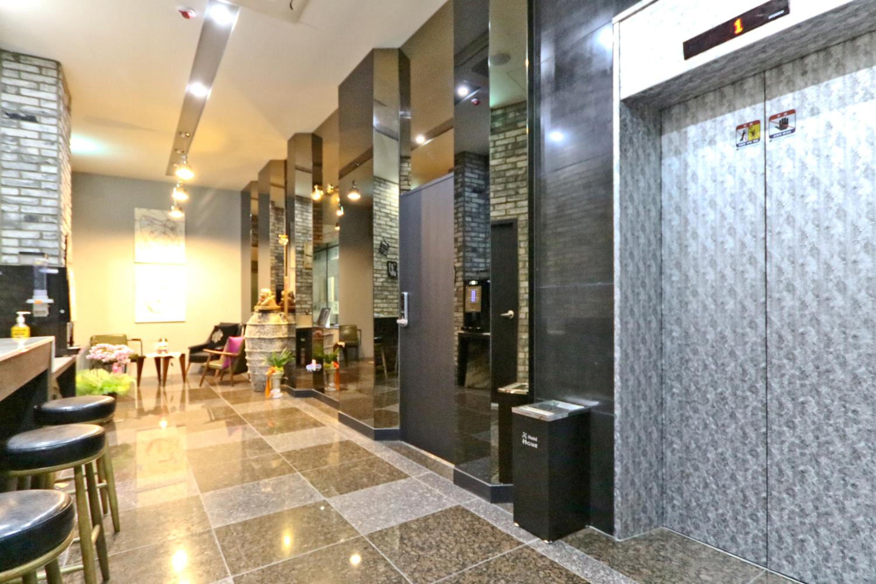 Home Hotel 90/94