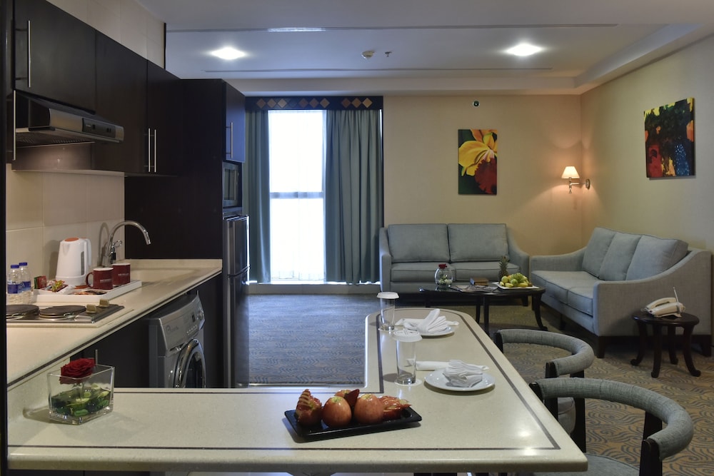 Awaliv International Hotel 51/68