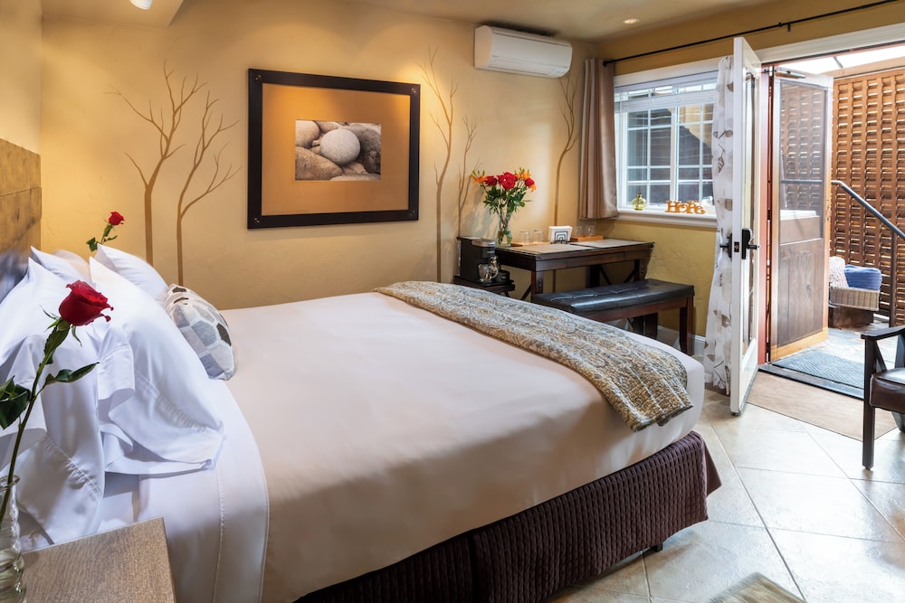 Stone, Pine, King Bed, Queen Bed, Private Bathroom