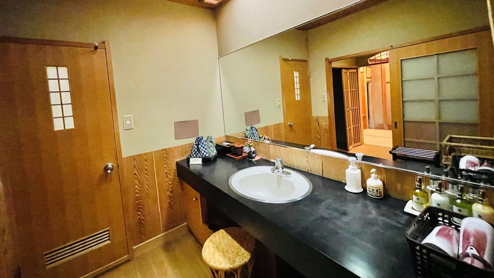 Japanese, 4 Futon Beds, Hot Spring Bath