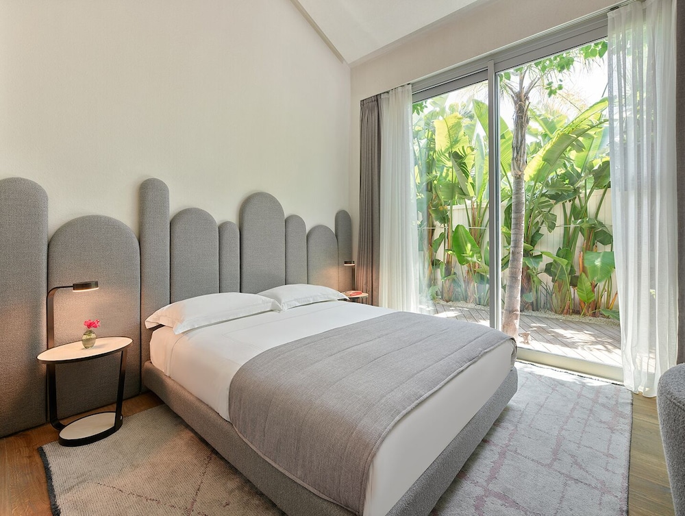 Beach Villa, Twin Beds, King Bed, 3 Queen Beds