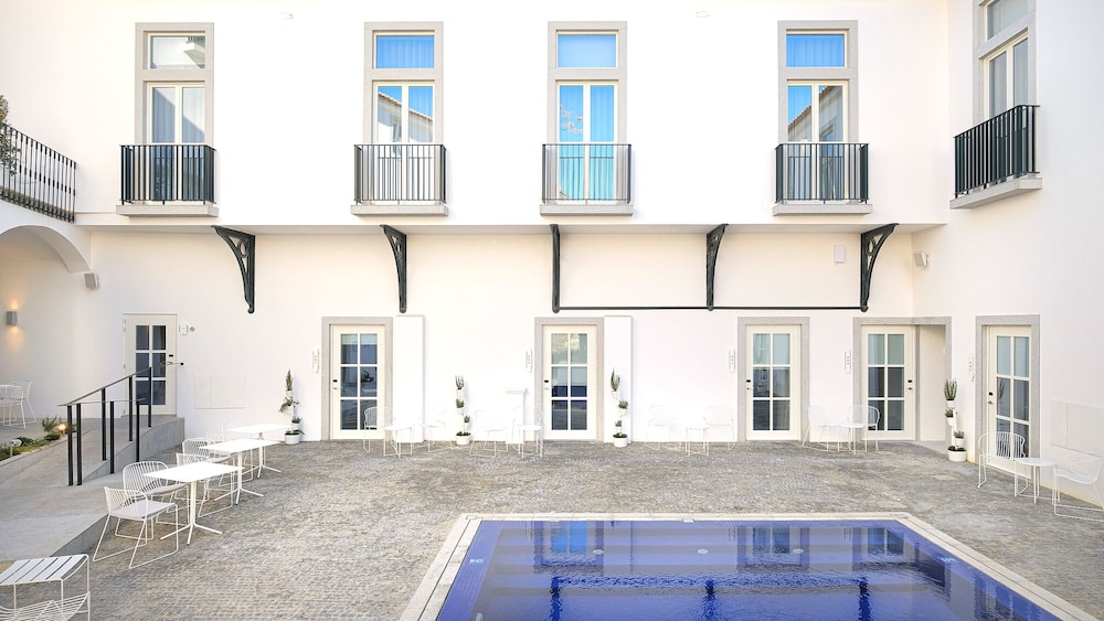 Mourasuites Hotel Evora 55/61