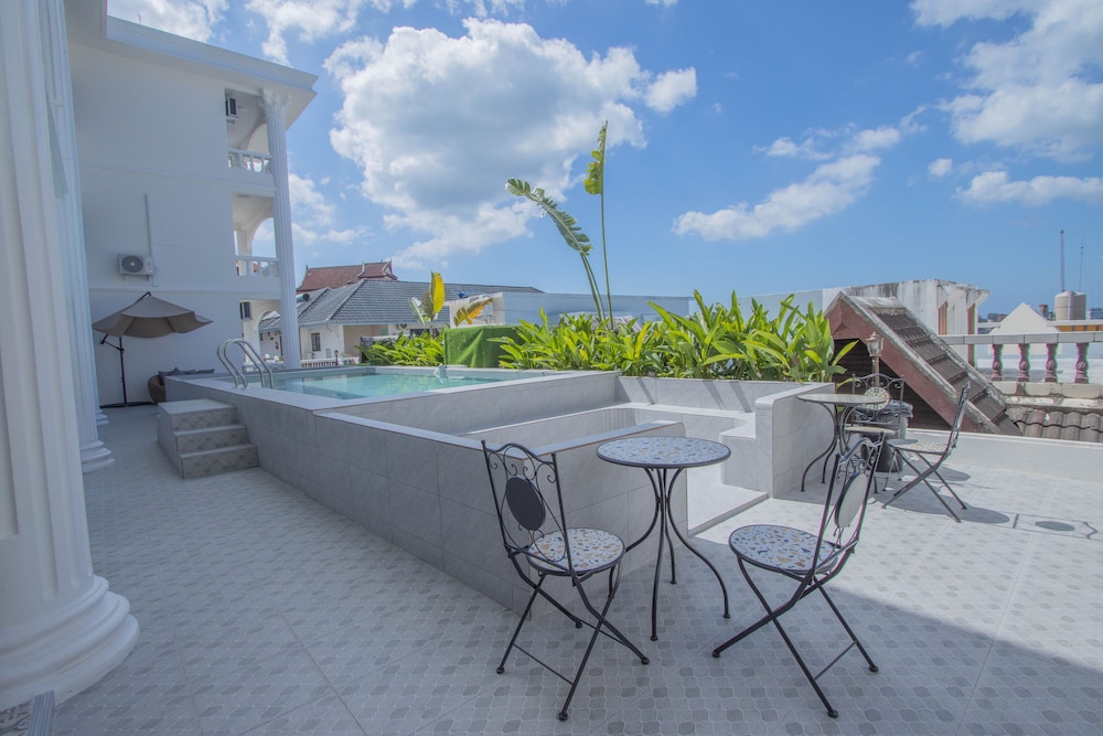 RoomQuest the Peak Patong Hill 47/52