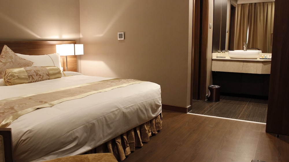 DELUXE, SUITE