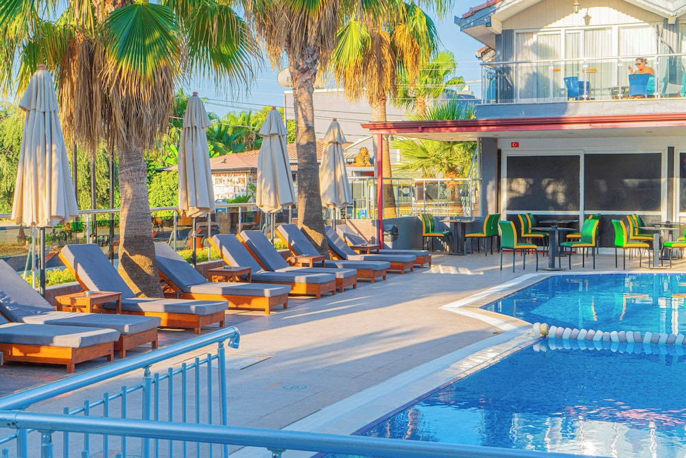 Sayanora Hotel & Park 36/50