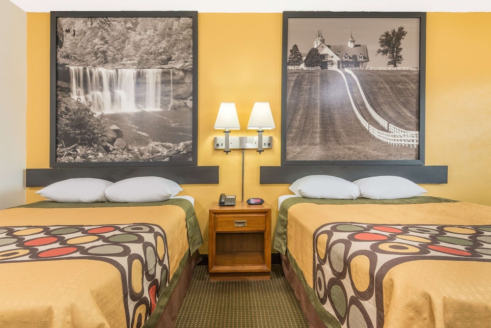 Super 8 by Wyndham Williamsburg 11/22
