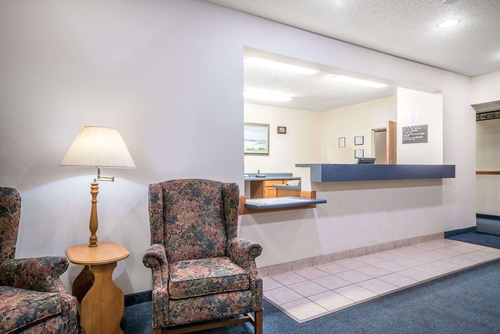 Super 8 By Wyndham Neillsville Wi 5/22