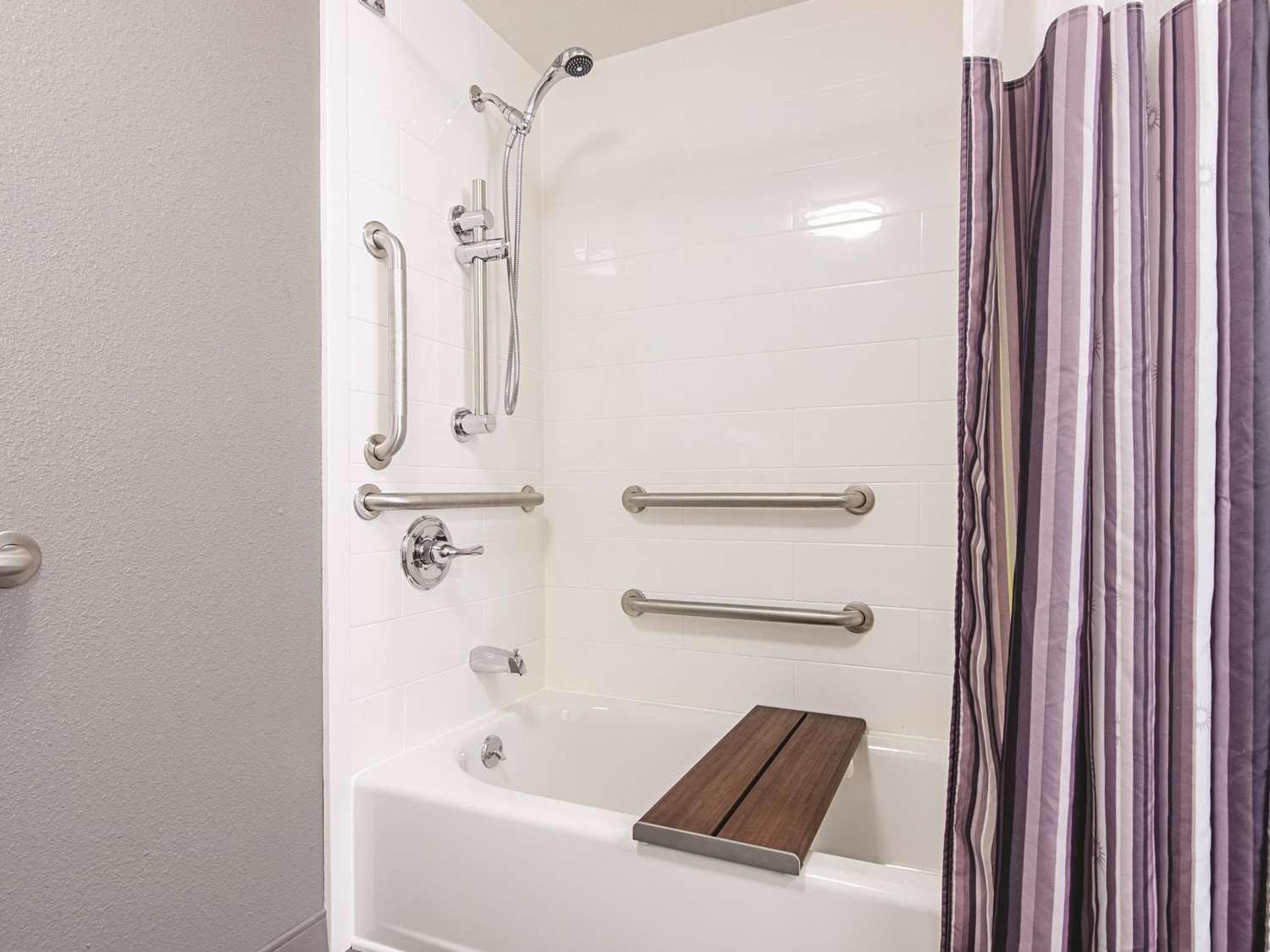 La Quinta Inn and Suites by Wyndham Portland 47/50