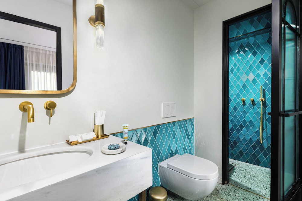 Gatsby Athens Hotel 64/69