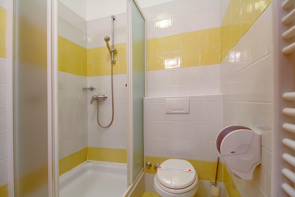 HOTEL MANORA 27/76