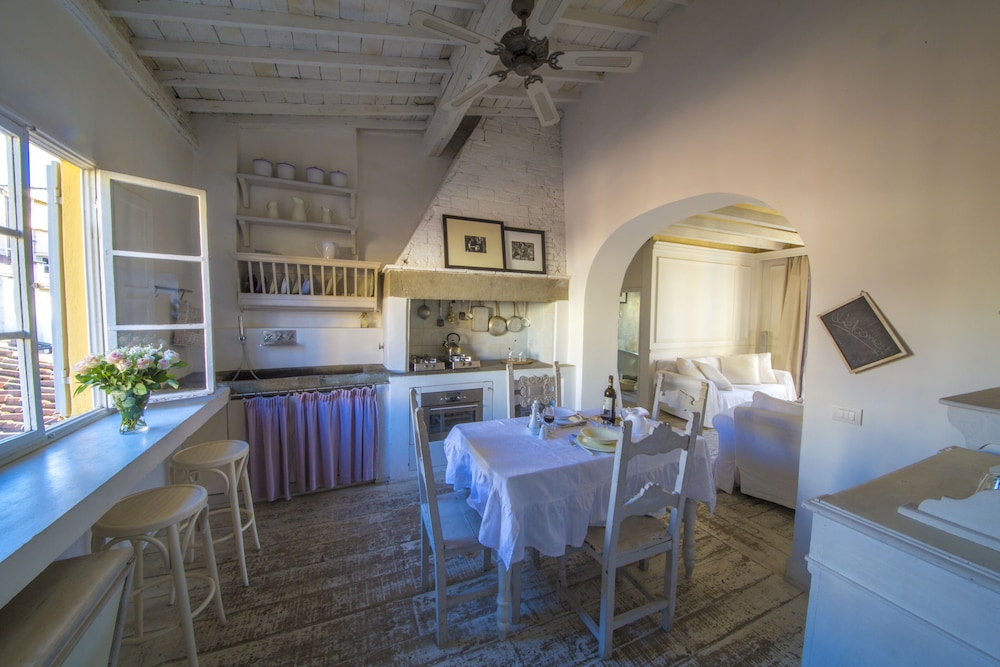 White Home 20/28