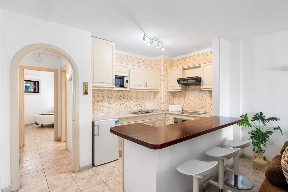 PALOMA BEACH APARTMENTS 13/57