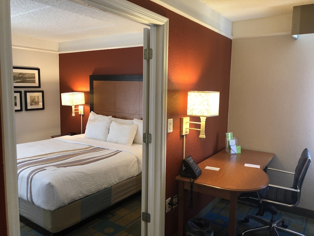 La Quinta Inn & Suites by Wyndham Jacksonville Butler Blvd 21/55