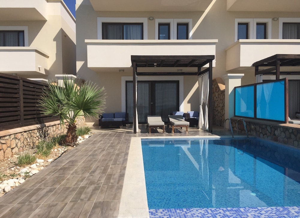 Al Mare Villas 9/67