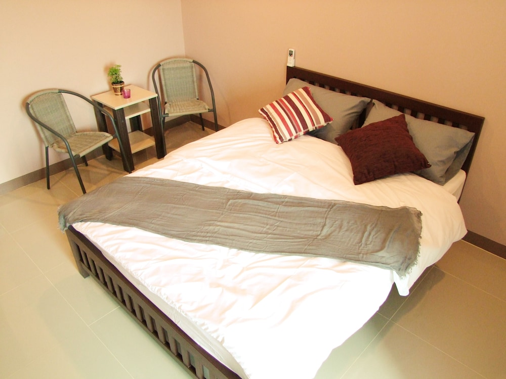 At Ease Residence Suvarnabhumi 24/67