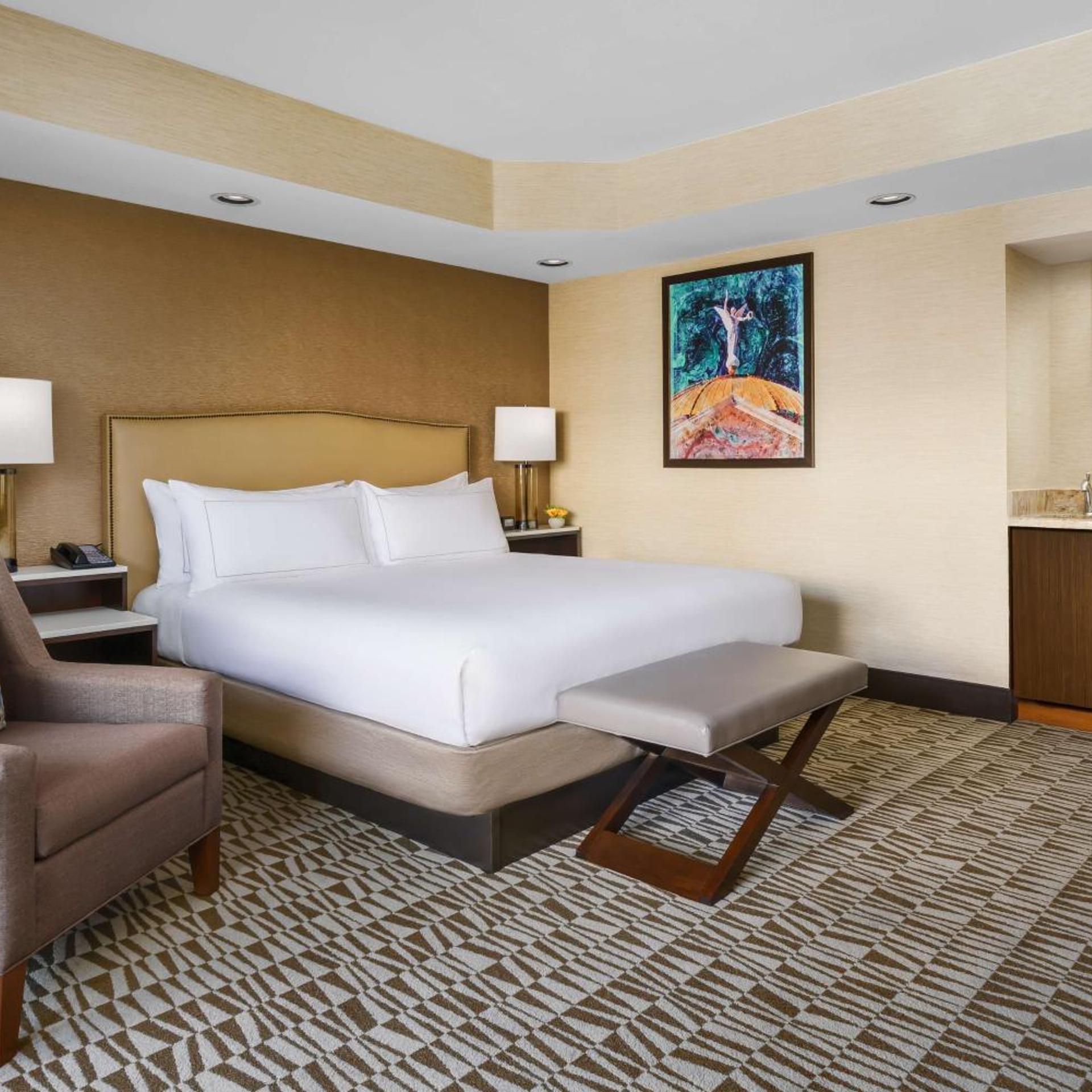 Room, King Bed, Pool View, Balcony