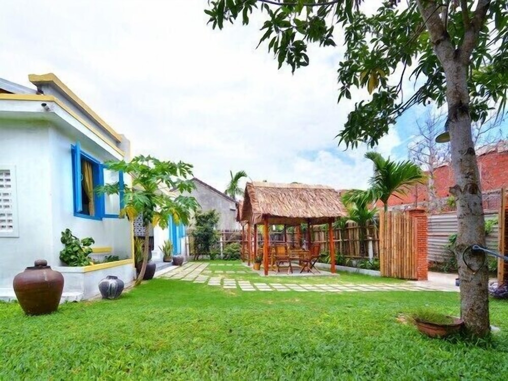 Local Beach Homestay 12/31