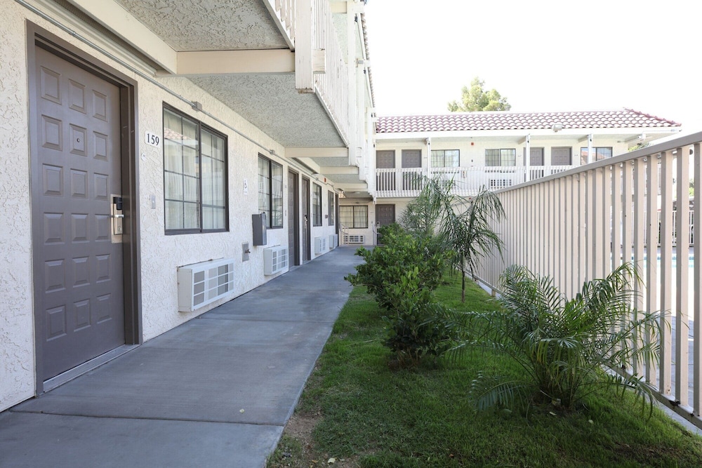 Motel6 Barstow, CA 49/57