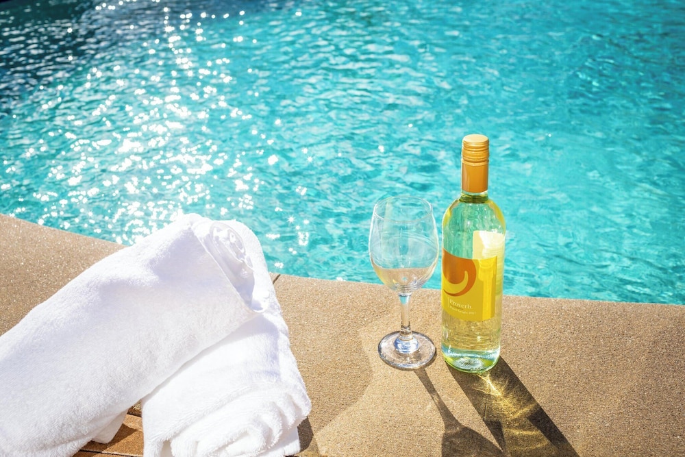 CROWNE PLAZA CHARLESTON AIRPORT CONV CTR 27/76
