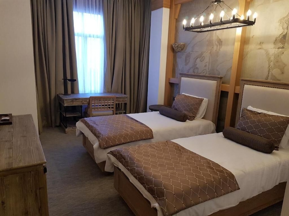 Shirvanshah Hotel 11/70