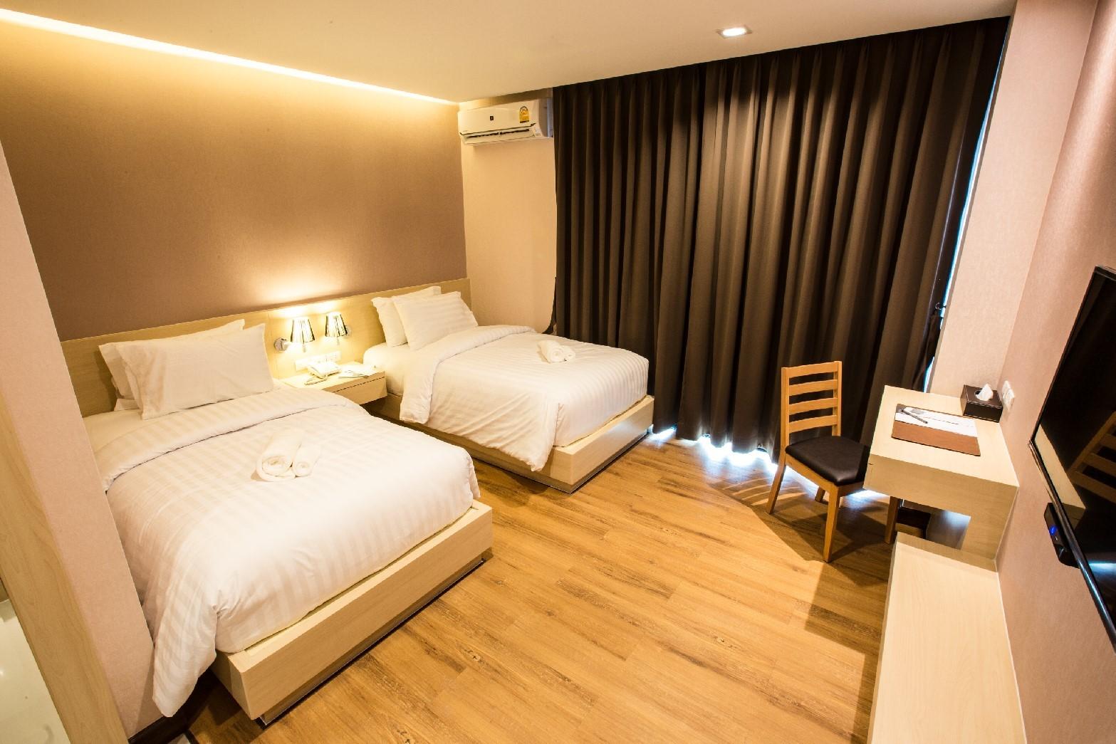 L Hotel 27/58