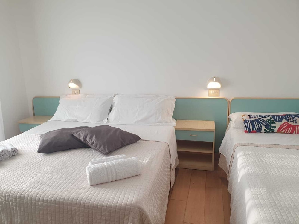 Comfort, Triple, 1 Queen and 1 Single Bed