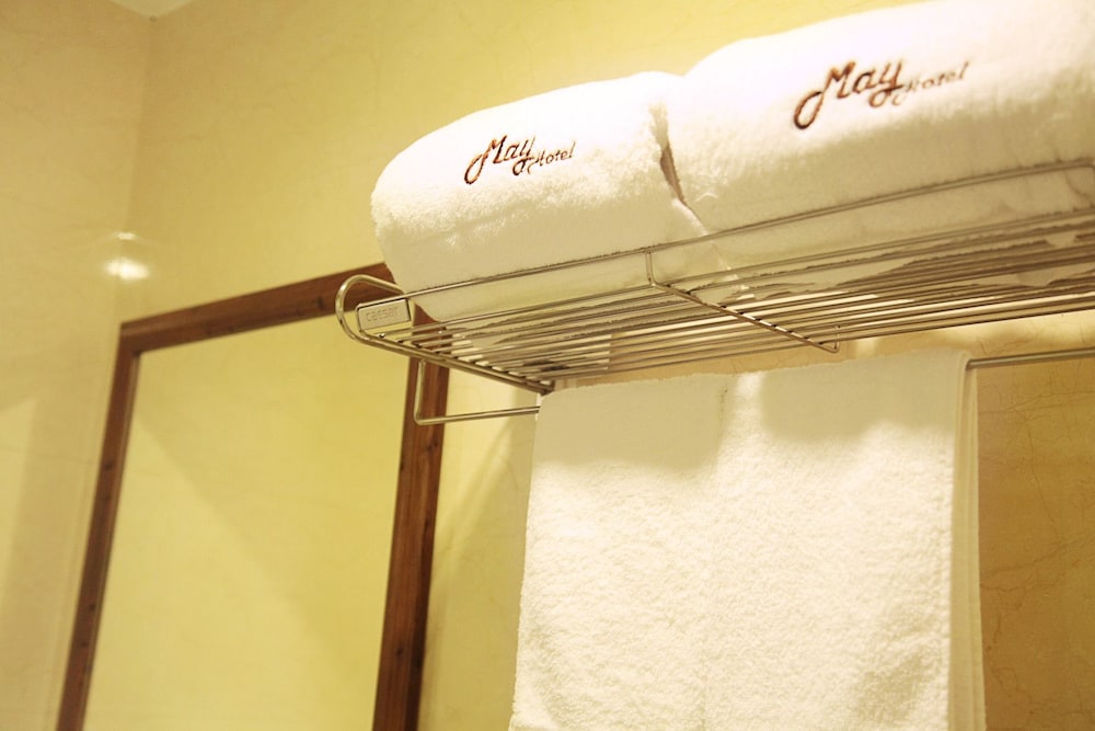 May Hotel 22/30