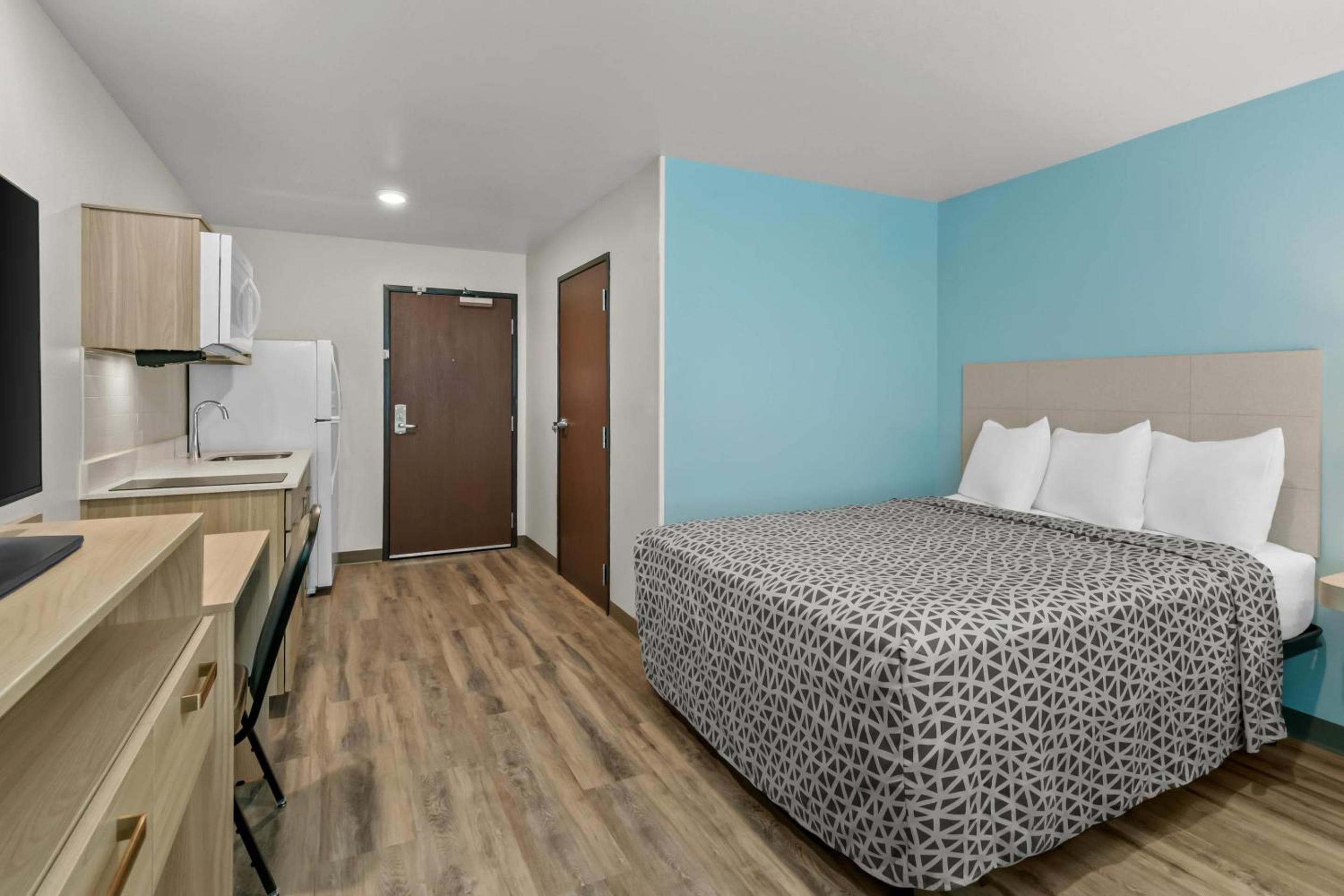 Suite, Queen Bed