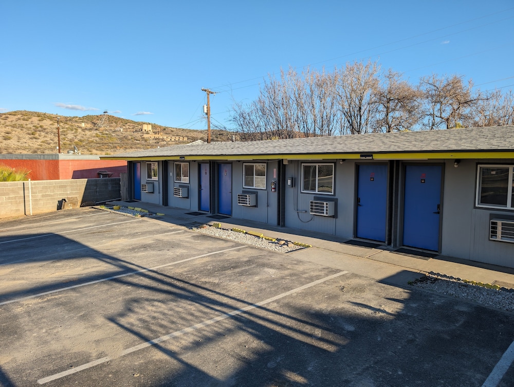 Belle-Aire Motel 50/58
