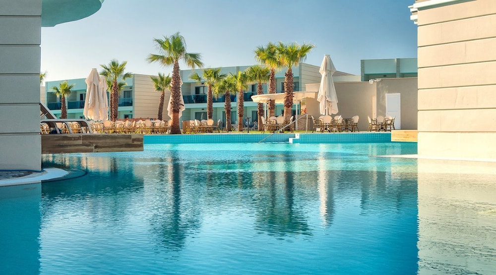 Aquasis De Luxe Resort 5/28