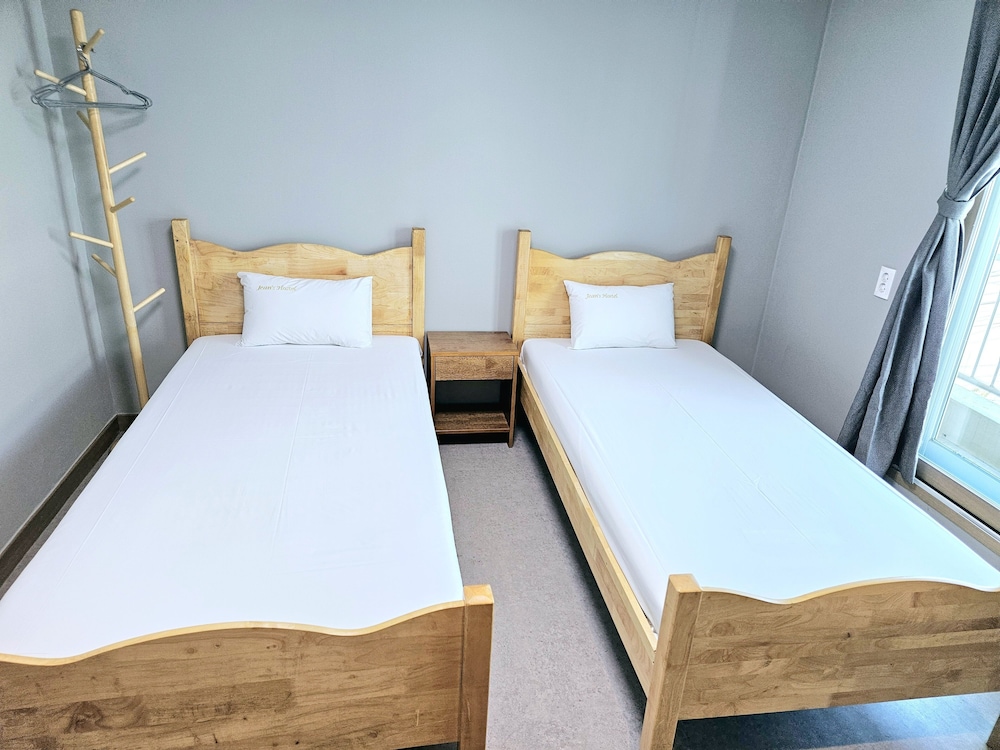 1% Hostel 15/59
