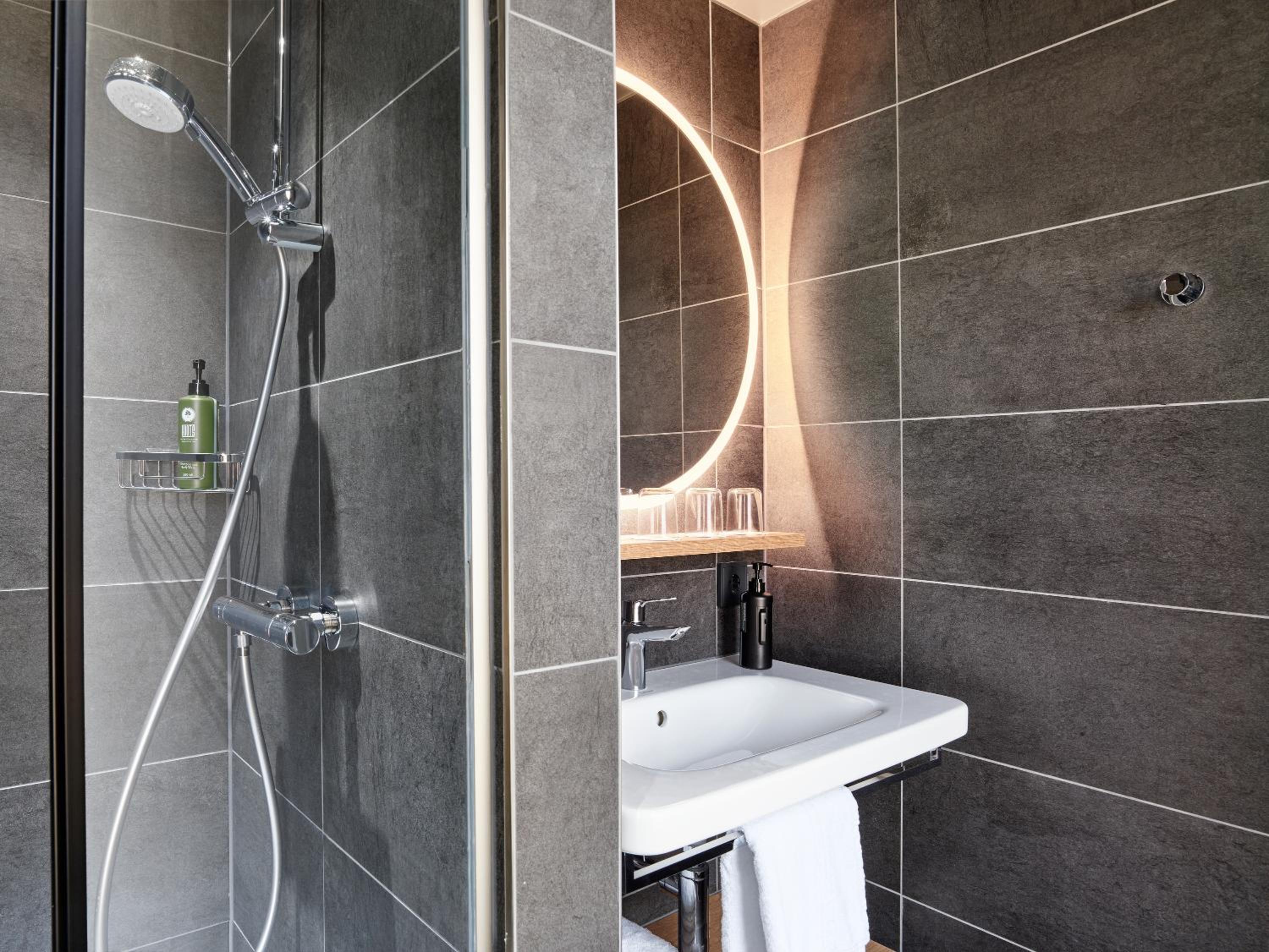 غرفة رباعية، H2 Hotel Saarbrucken 10/10