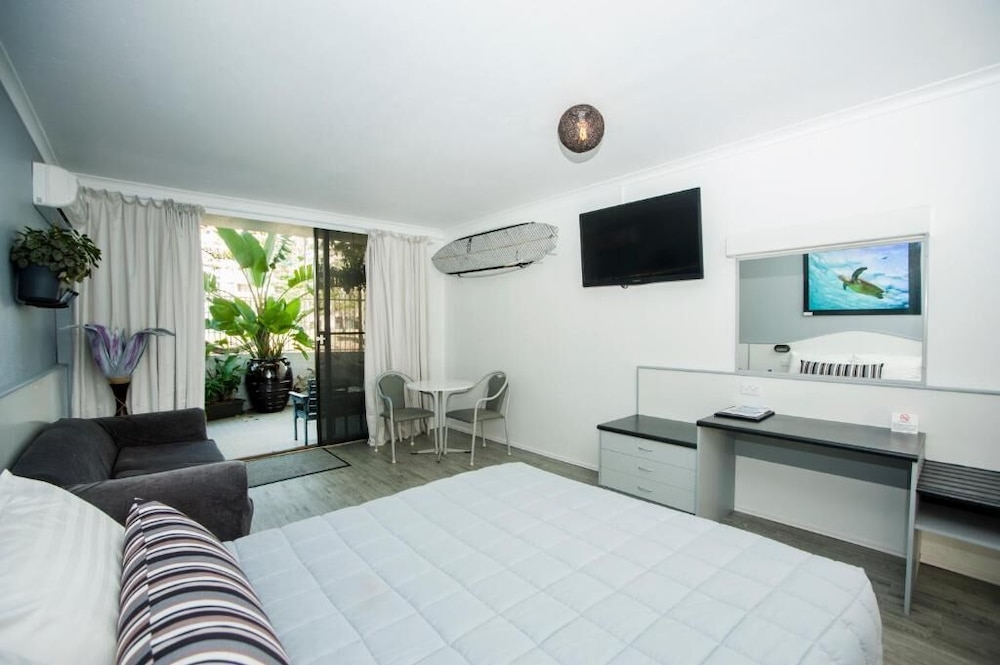 Palm Court Motor Inn 9/40