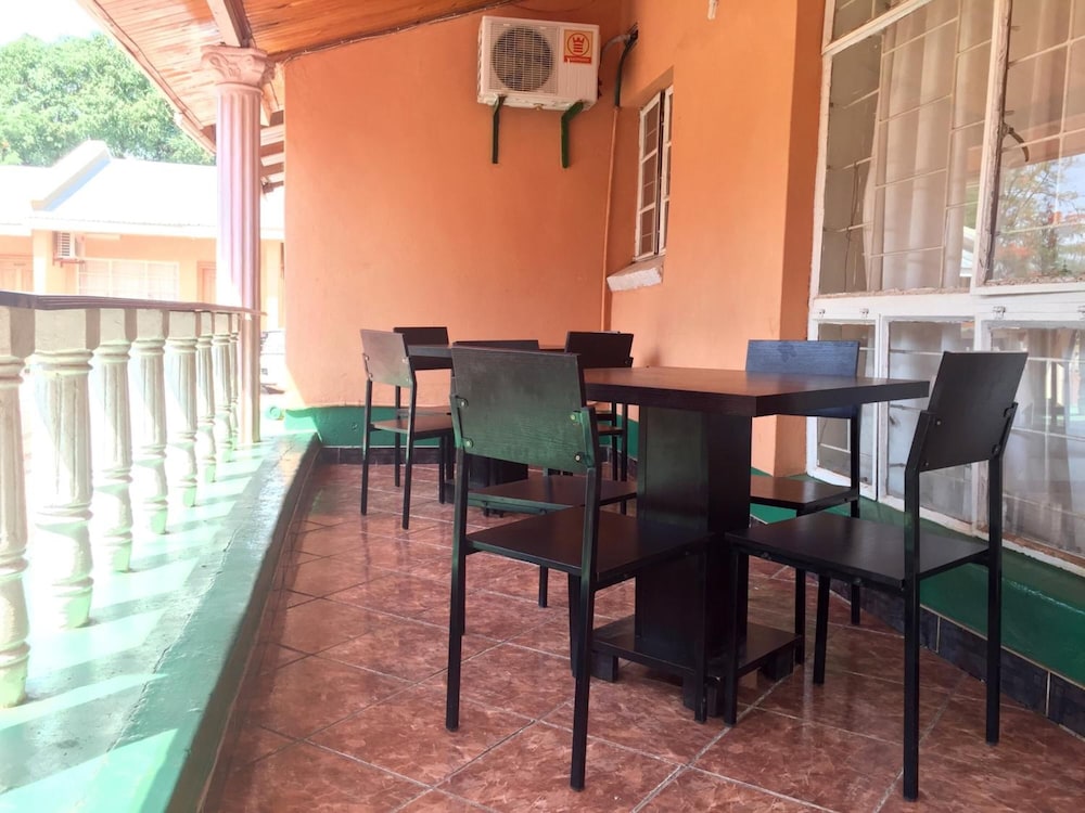 Woodlands Lodge & Tours 30/50