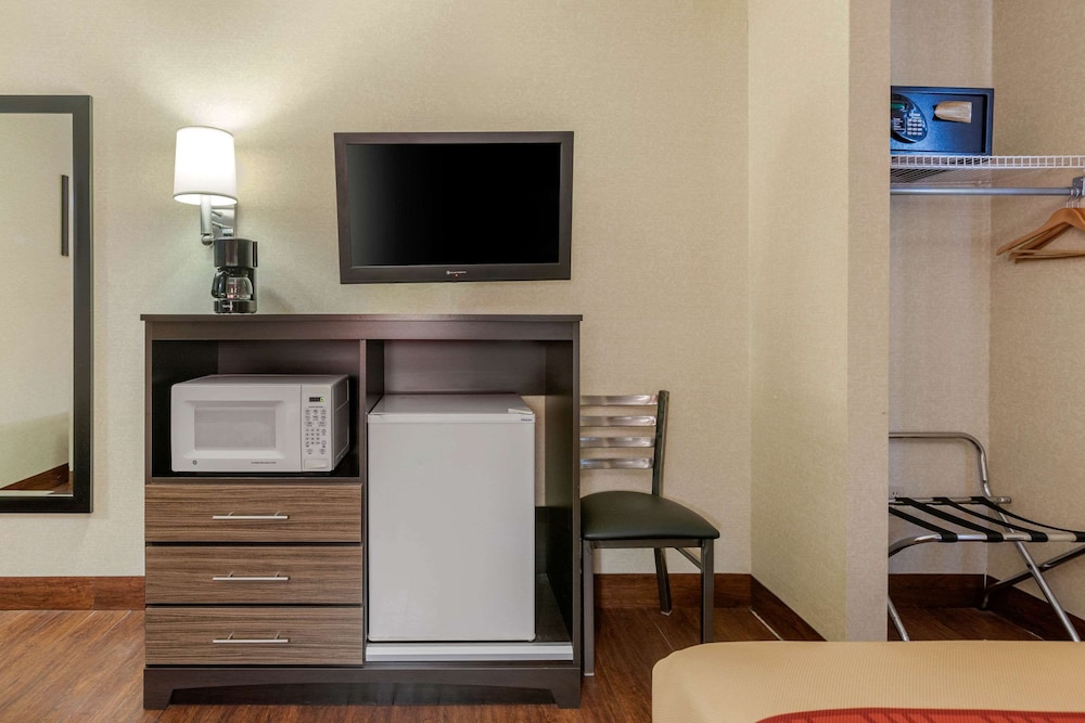 Econo Lodge Traverse City South 30/31