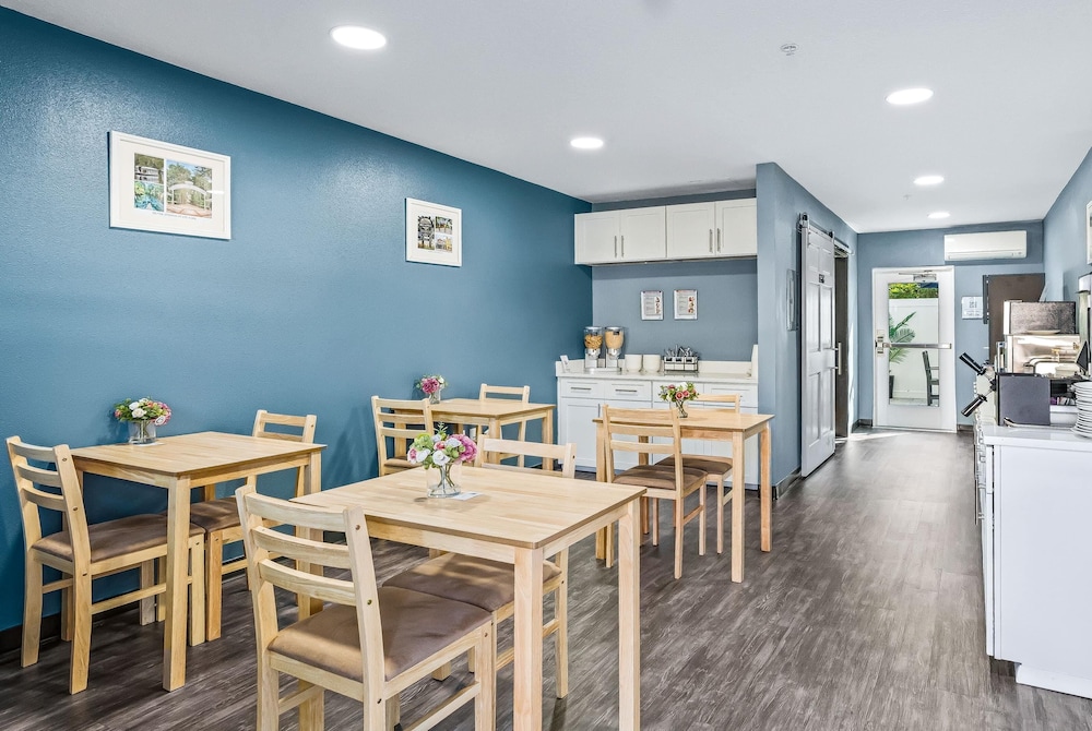 Baymont by Wyndham Ocala Suites 41/60