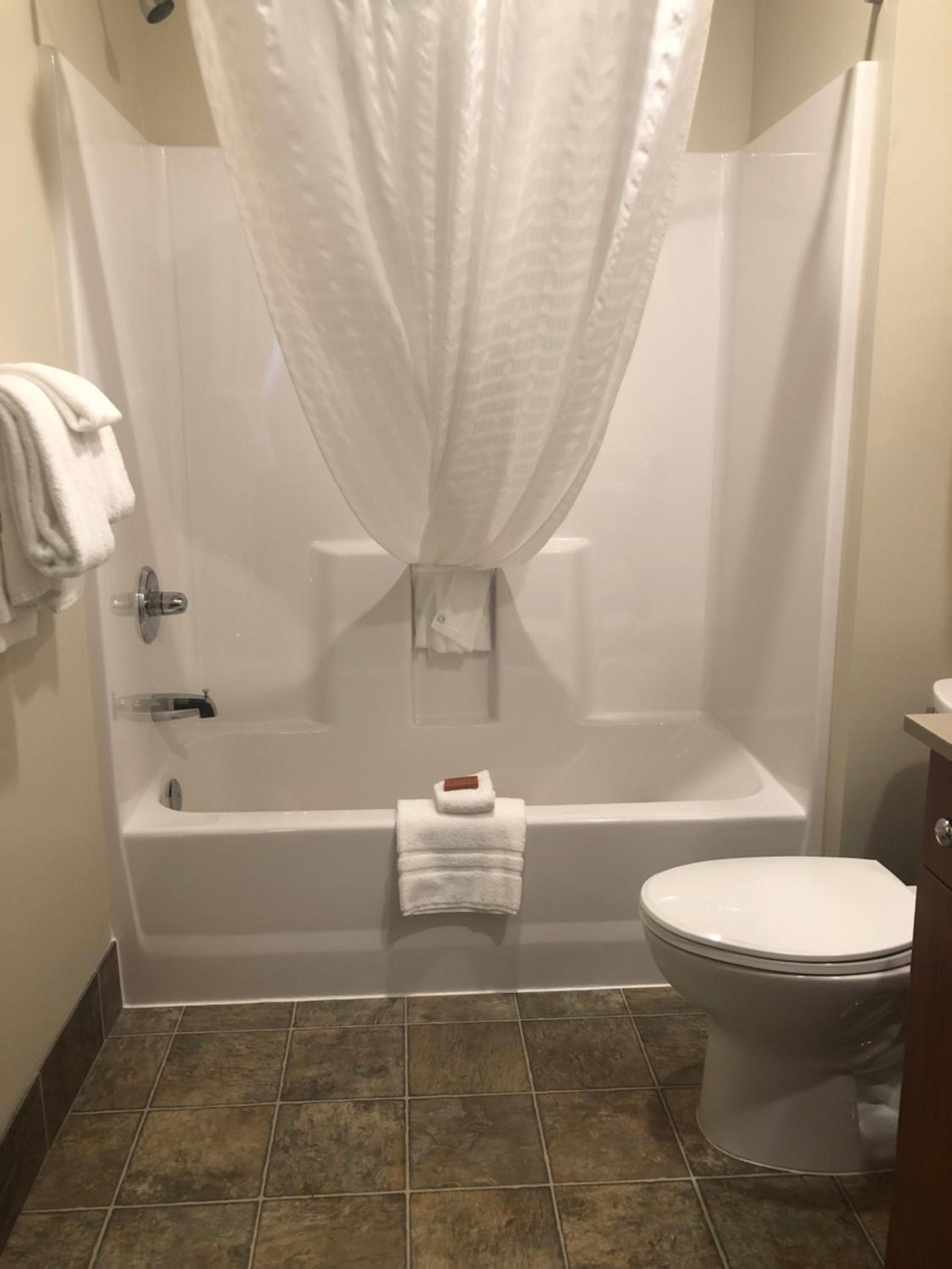 جناح ديلوكس، Aspen Suites Hotel Sitka 7/10