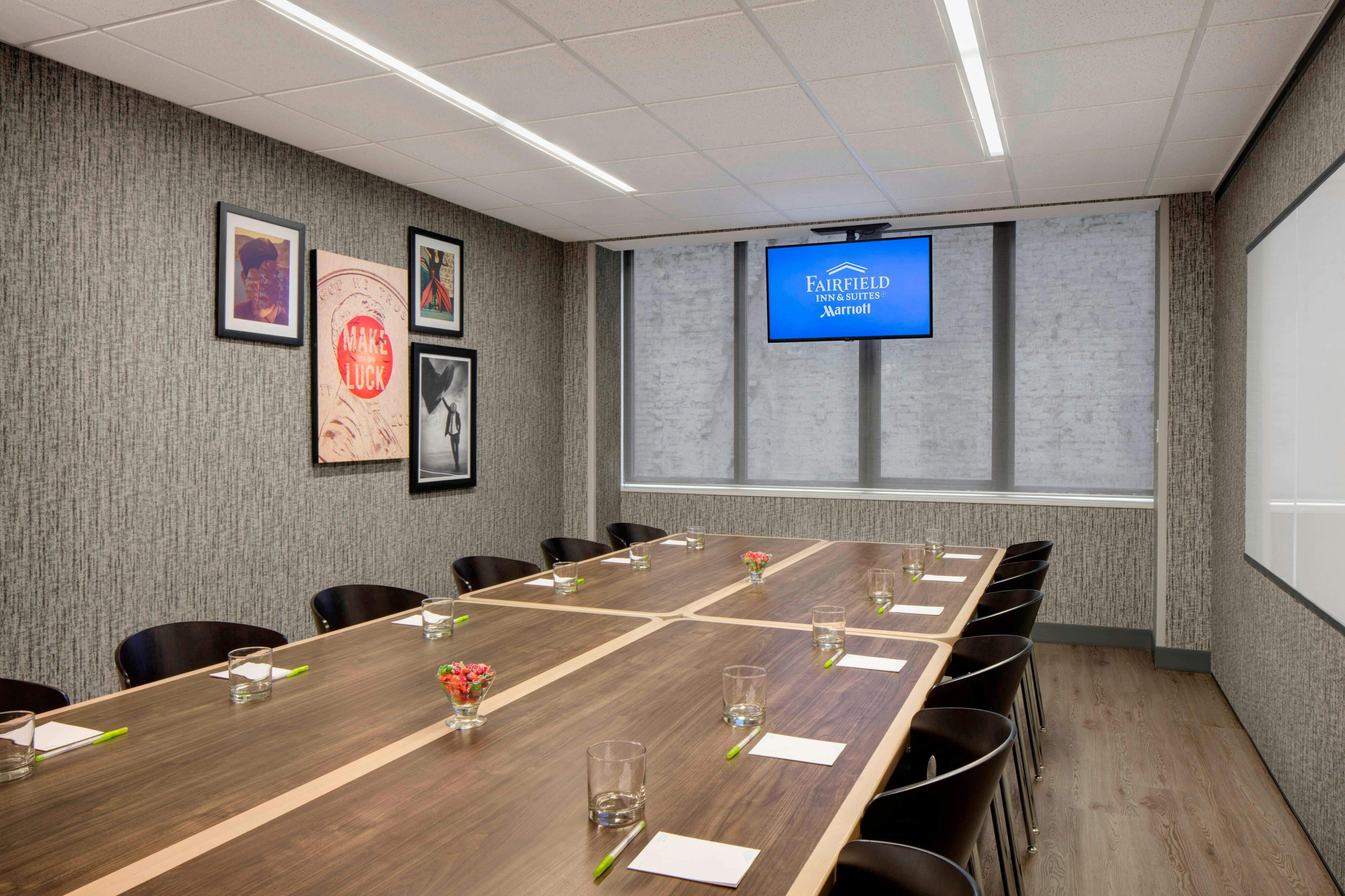 Fairfield Inn & Suites Chicago Downtown / Magnificent Mile 13/16