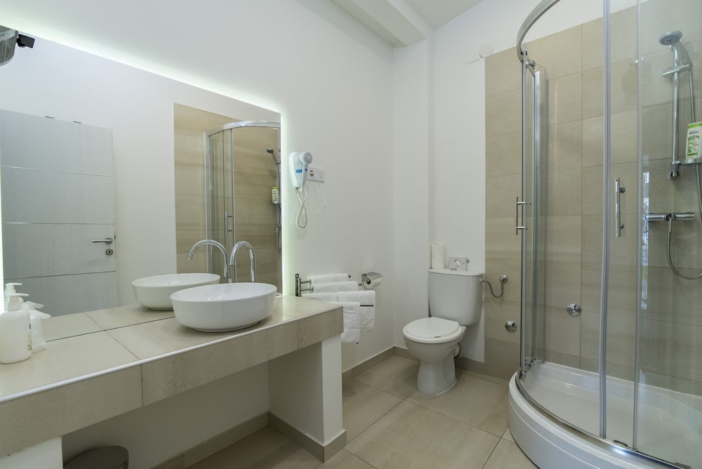 COOL ROOMS ZAGREB AIRPORT 56/62