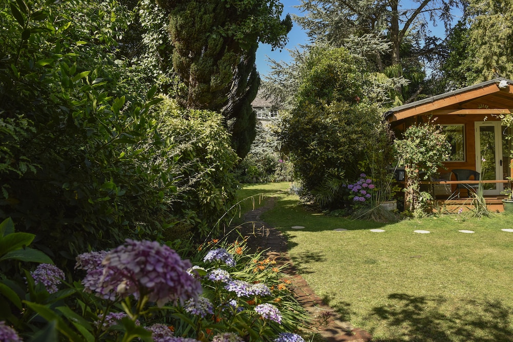 24 Ward Avenue 32/47