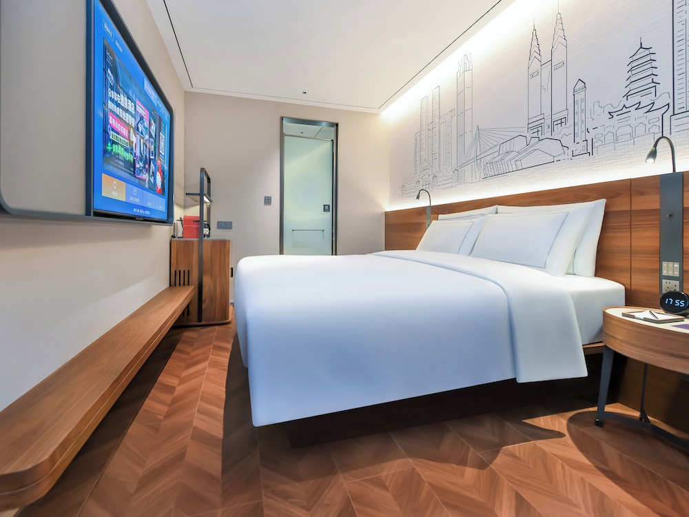 UrCove by Hyatt Chongqing Jiefangbei Hongyadong 20/50