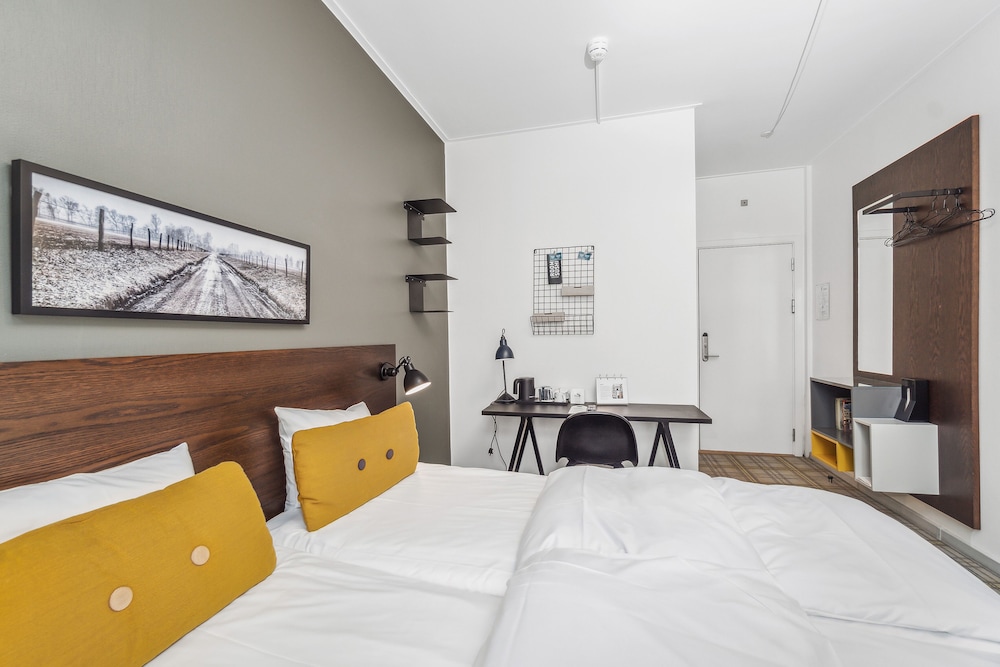 MEDIUM, DOUBLE OR TWIN BED