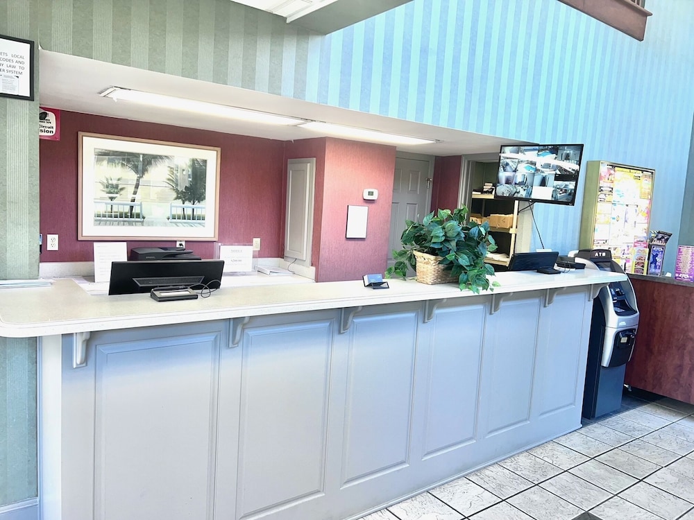 Ocean Crest Inn and Suites 8/51